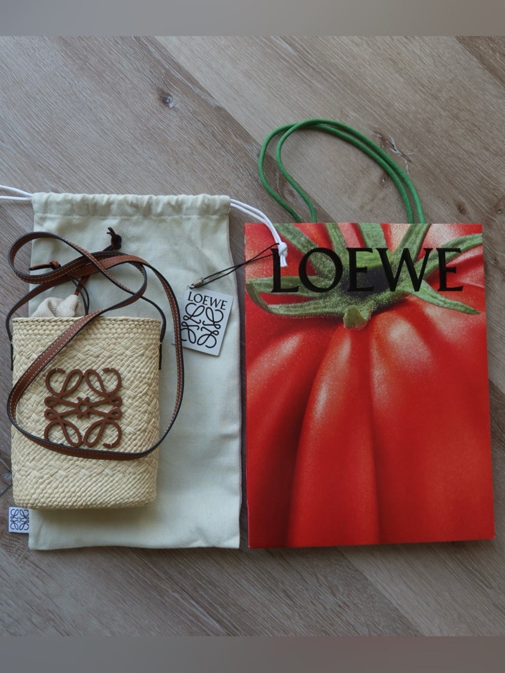 BNWT 100% Auth Loewe Cream Iraca Palm Bucket Crossbody with Brown Calfskin Trim